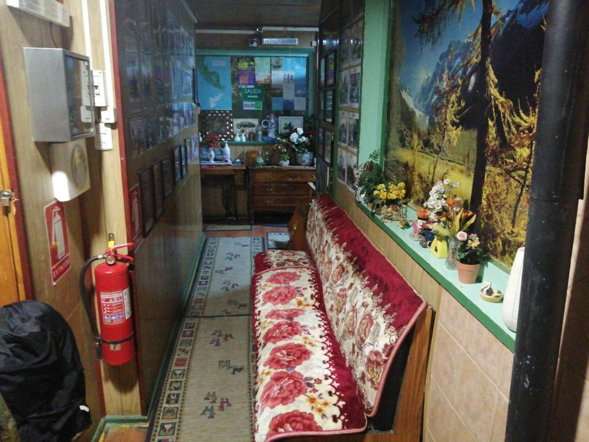Alojamiento Familiar Rey Bed and Breakfast Punta Arenas Exteriör bild